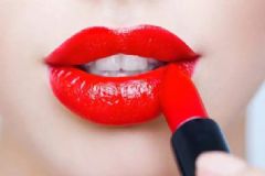 為什么涂口紅就會(huì)脫皮？涂口紅就會(huì)脫皮怎么辦？[多圖]