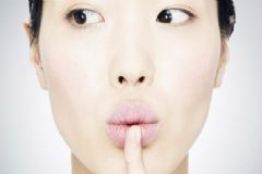 夏天嘴唇干裂是什么原因？夏天嘴唇干裂脫皮怎么辦？[多圖]