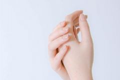可剝指甲油怎樣長(zhǎng)久？可撕拉指甲油怎么涂不掉下來(lái)？[多圖]