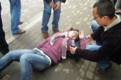 女子街頭倒地猝死，倒地猝死是什么原因造成的？[多圖]
