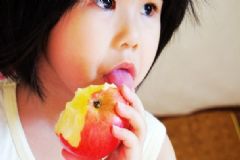 寶寶應(yīng)該怎么吃蘋果？給寶寶吃蘋果要注意什么？[圖]