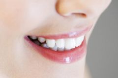 化療口腔潰瘍?cè)趺纯焖俸玫每欤炕熞鸬目谇粷冊(cè)趺崔k？[圖]