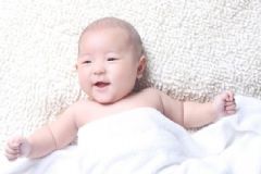 新生寶寶正常一天睡多長(zhǎng)時(shí)間？寶寶用什么姿勢(shì)睡覺(jué)好？[圖]