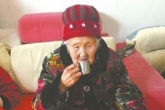92歲老人每天喝八兩酒，老人喝酒對(duì)身體有什么好處？[多圖]