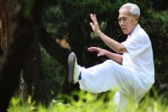 老年人冬天早起要注意什么？老年人早起上廁所要注意什么？[圖]