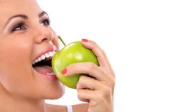 劉濤曬救牙經(jīng)驗(yàn) 美容牙是什么？牙齒美容冠的危害[多圖]