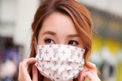 冬季戴口罩應(yīng)該注意些什么？冬季帶口罩的正確方法[圖]