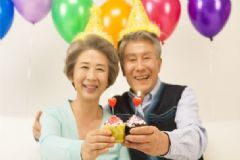 骨質(zhì)疏松吃什么食物較好？骨質(zhì)疏松一般要注意什么？[圖]