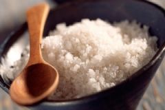 用粗鹽熱敷有什么好處？熱敷為什么要用粗鹽？[圖]