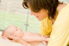 母乳性黃疸是母乳有問題嗎？母乳性黃疸是病理性嗎？[圖]