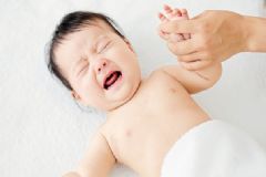 寶寶晚上喝奶有什么危害？怎樣減少寶寶晚上喝奶次數(shù)？[圖]