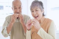 患病老人不能吃哪些食物？老年人適合什么飲食習慣？[圖]
