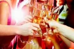 青少年能喝酒嗎？青少年喝酒會(huì)怎樣？[圖]