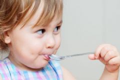 寶寶怎么吃健康？寶寶健康飲食的誤區(qū)[圖]
