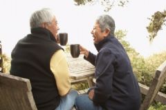 老年人應該怎么預防駝背？老年人駝背對健康有哪些危害？[圖]