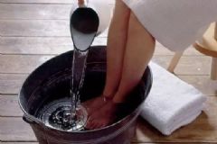 白酒泡腳有什么好處？白酒泡腳的功效與作用？[圖]