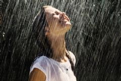 淋雨后需要洗頭嗎？淋雨后不洗頭會(huì)有什么影響？[圖]