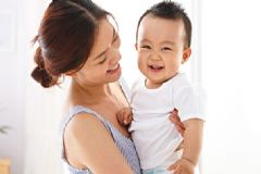 寶寶多大可以吃鹽？寶寶過(guò)早吃鹽有什么危害？[圖]