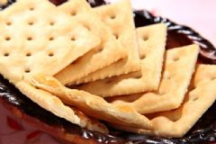 孕婦吃蘇打餅干可以緩解孕吐嗎？緩解孕吐的食物有哪些？[圖]