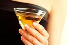 孕婦可以少量飲酒嗎？孕期喝酒對(duì)胎兒有什么影響？[圖]
