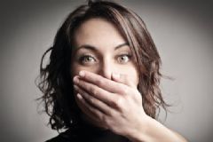 造成口腔潰瘍的原因有哪些？得了口腔潰瘍該怎么辦？[圖]