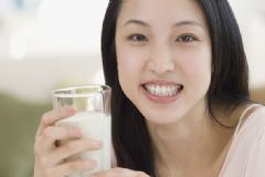 女生生理期能喝牛奶嗎？女生經(jīng)期能不能喝牛奶？[多圖]