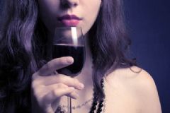 睡前喝葡萄酒可以防癌嗎？睡前喝葡萄酒有什么好處？[圖]