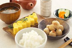 月經(jīng)不調(diào)臉上長痘痘怎么辦？月經(jīng)不調(diào)長痘痘吃什么？[多圖]