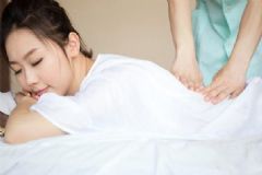 睡的床太軟會傷害到腰椎嗎？怎么樣才能預防腰肌勞損？[圖]