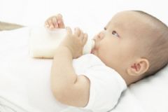 寶寶嗆奶后怎么急救？寶寶嗆奶怎么辦？[圖]