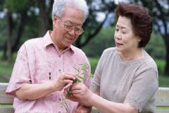老人血糖高吃什么好？老人血糖高吃什么能降糖？[圖]