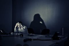 男人久坐有哪些危害？男人久坐的危害有哪些呢？[圖]