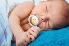 新生兒多長時間喂一次奶？新生兒喂母乳間隔時間是多久？[圖]