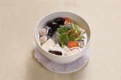 坐月子吃公雞還是母雞？坐月子吃公雞好還是母雞好？[圖]