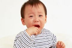 嬰兒晚上哭鬧是什么原因？寶寶晚上哭鬧是怎么回事？[圖]