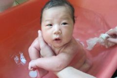 冬天寶寶洗澡冷怎么辦？寶寶冬天洗澡怎么辦？[圖]