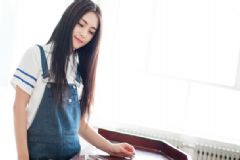 女生經(jīng)常熬夜的危害有哪些？女孩經(jīng)常熬夜會(huì)怎樣？[多圖]