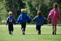 小孩手腳發(fā)熱是怎么回事？小孩手腳發(fā)熱的原因[圖]