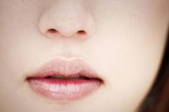 孕婦嘴唇干裂怎么辦？ 孕婦嘴唇干裂脫皮怎么辦？[圖]