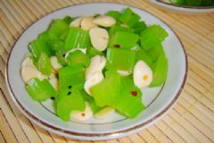 高血壓吃芹菜可以降壓?jiǎn)?？高血壓吃芹菜有什么影響？[圖]