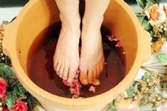 冬天泡腳在水里放點(diǎn)什么？冬天麻黃水泡腳有什么功效？[圖]