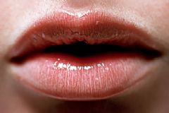 嘴唇發(fā)白了是什么原因？嘴唇發(fā)白是什么原因引起的？[圖]
