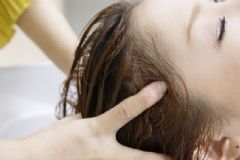 女人坐月子的時(shí)候可以洗頭嗎？冬天坐月子洗頭怎么洗？[圖]