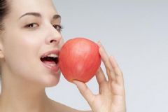 外陰上起了水泡是什么原因？生殖器皰疹用什么藥膏好？[圖]