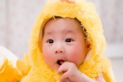 寶寶吃手好嗎？寶寶吃手好不好？[圖]