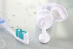 美白牙膏能把牙齒刷白嗎？什么牙膏美白效果好？[圖]
