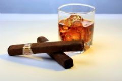 斑禿還能抽煙喝酒嗎？斑禿在飲食上有哪些禁忌？[圖]