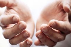 男性冬天手腳冰涼是怎么回事？男人冬天手腳冰涼是什么原因？[圖]