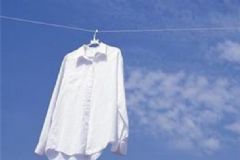 新買的衣服有味道怎么去除？新買的衣服有刺鼻的味[圖]
