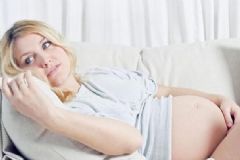 孕婦白帶多發(fā)黃正常嗎？孕婦白帶多發(fā)黃怎么辦？[圖]